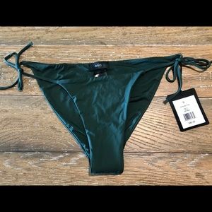 Never worn!! Bikini bottoms